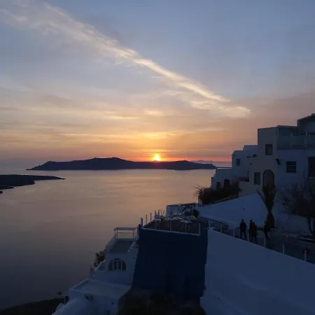 Noni Fira (Santorini)
