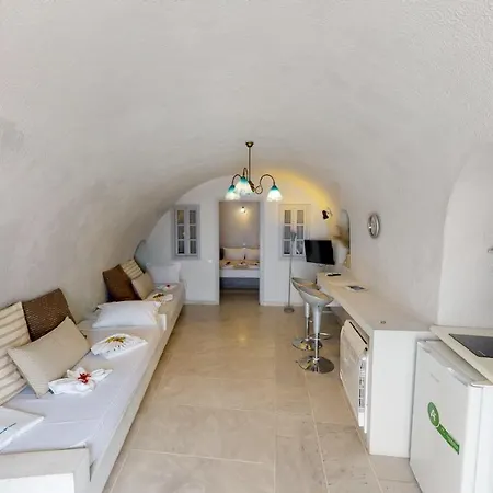 Noni Fira (Santorini)